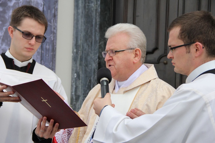 Otwarcie Bramy Miłosierdzia w tuchowskim sanktuarium