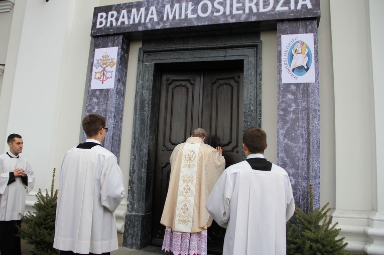Otwarcie Bramy Miłosierdzia w tuchowskim sanktuarium