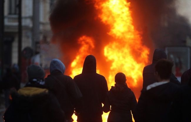 69 policjantów rannych po ataku lewicowych działaczy 