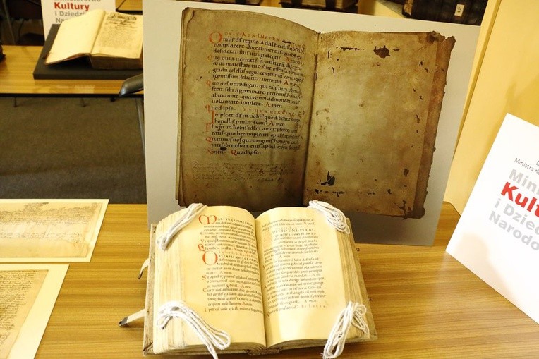 Zakonserwowano cenne księgi