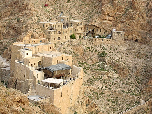 Klasztor Mar Musa al Habashi w Syrii ze starożytnych ruin przemienił się w żywą pustelnię i prężny ośrodek rekolekcyjny