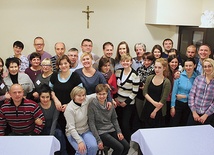 Powyżej: Prowadzący i uczestnicy ostatniego Kursu Alfa