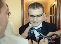 Zanim obłóczeni założą sutanny, starym seminaryjnym zwyczajem najstarsi klerycy obcinają im krawaty