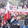  Mimo deszczowej pogody  13 grudnia kilkadziesiąt tysięcy osób na ulicach stolicy manifestowało poparcie dla rządu