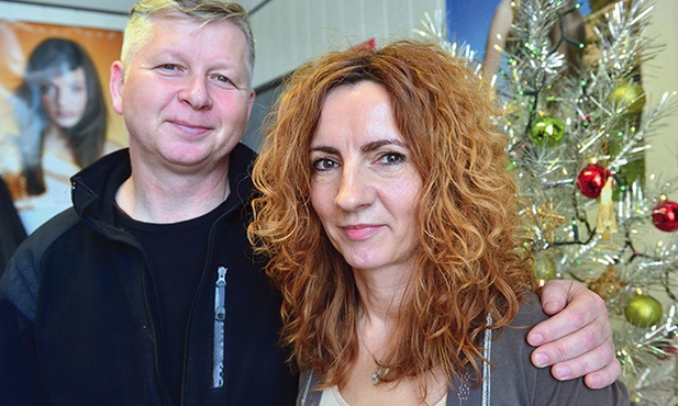  Jarek i Iwona – na nowo odkryli, czym jest miłość.  – Kim jest miłość – poprawiają