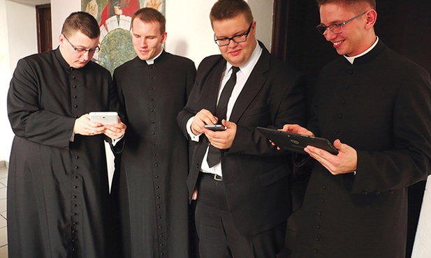  Przyszłym księżom nieobce są takie portale społecznościowe, jak Facebook, Twitter czy Snapchat