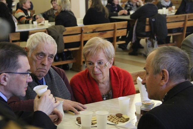 Nauczyciele i wychowawcy na dniu skupienia