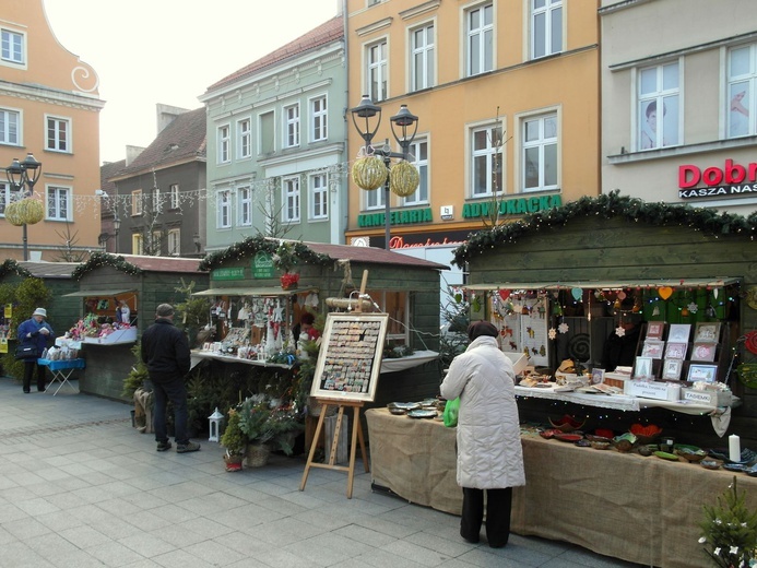 Szopka i jarmark świąteczny na rynku w Gliwicach