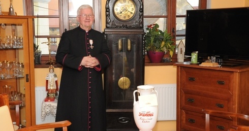 Prezydent RP odznaczył kapelana Solidarności