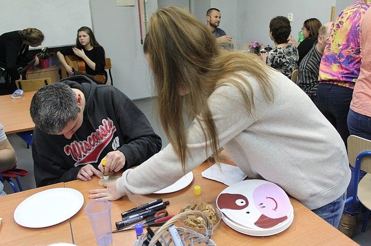 Warsztaty licealistów "Szkoły na Grodzisku" dla niepełnosprawnych