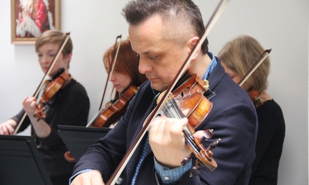 Zagrali i w areszcie, i w hospicjum 