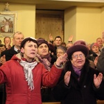 Wprowadzenie relikwii św. Jana Pawła II do kościoła w Mazewie
