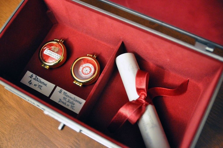 Budowa ołtarza w katedrze, cz. I