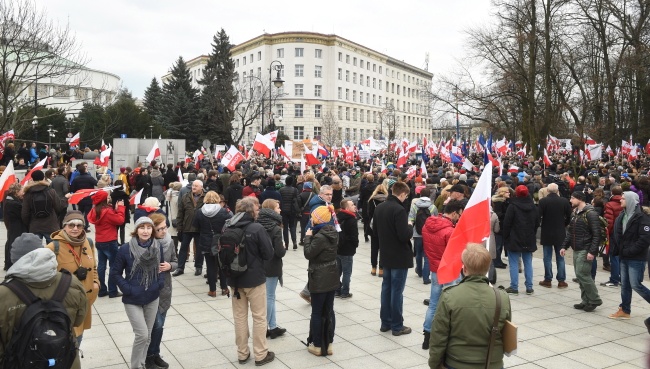 Warszawska manifestacja KOD rozwiązana