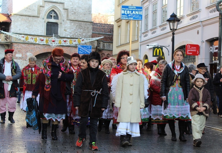 Korowód kolędników na Rynku Głównym