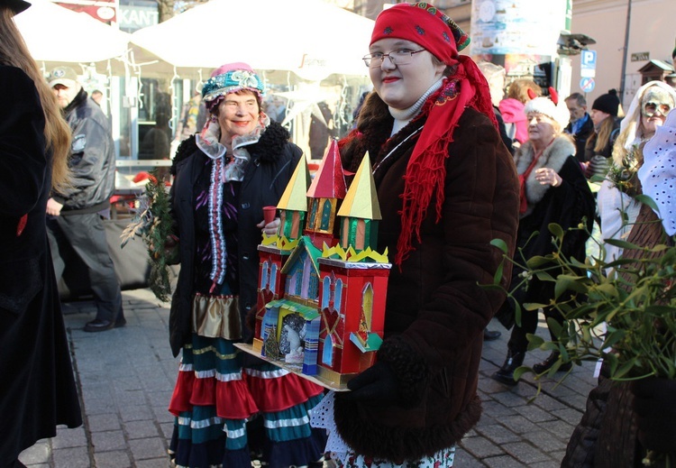 Korowód kolędników na Rynku Głównym