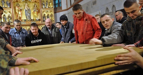 Ołtarz w katedrze już jest!