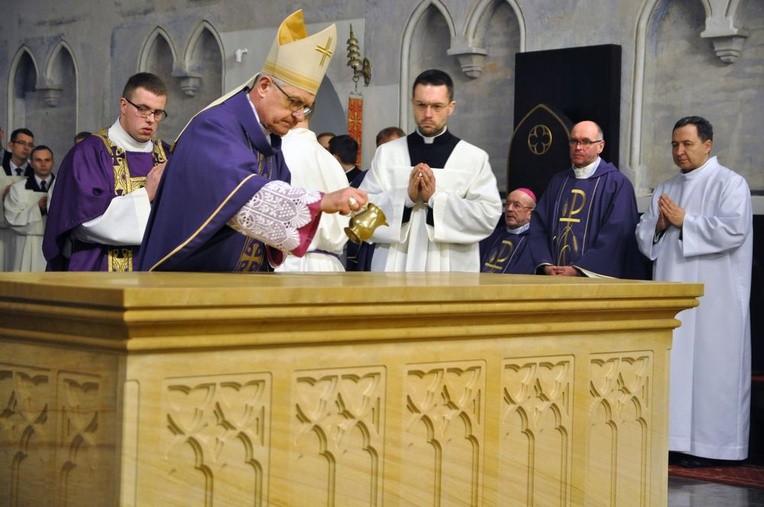 Poświęcenie ołtarza w katedrze