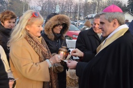 Bp K. Nitkiewicz połamał się opłatekiem z mieszkańcami 