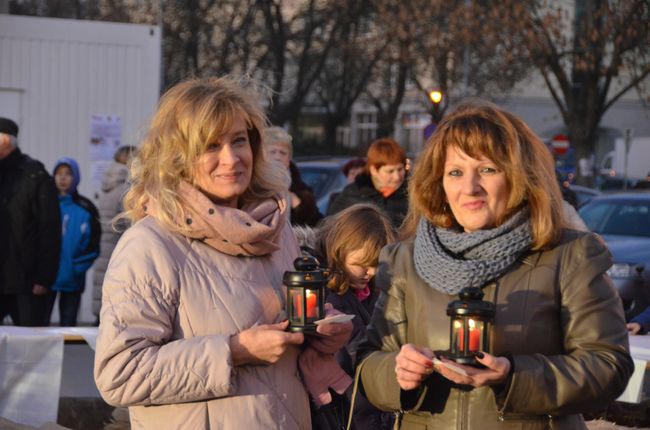 Świąteczne spotkanie na placu