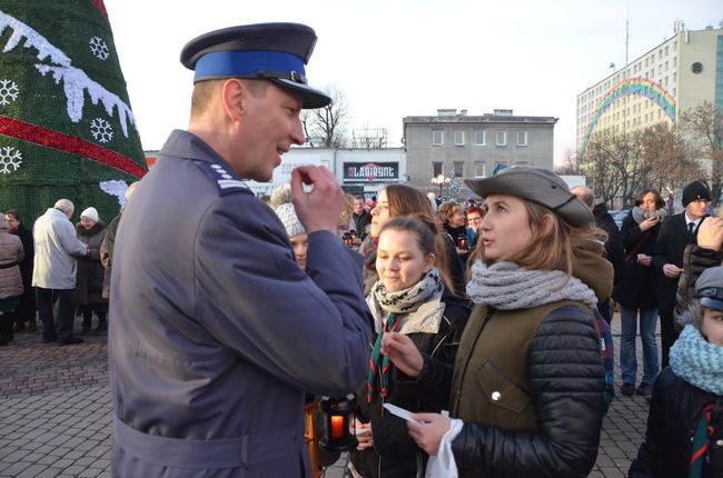 Świąteczne spotkanie na placu