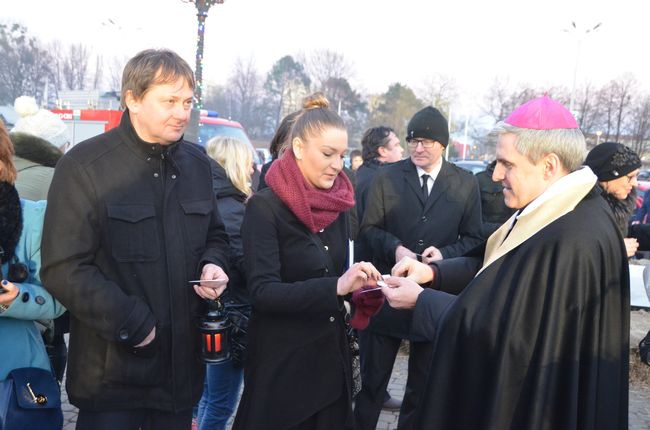 Świąteczne spotkanie na placu