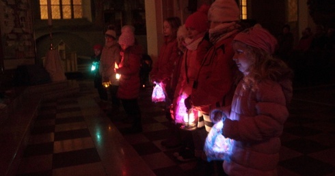 Lampiony o poranku w Chojnowie