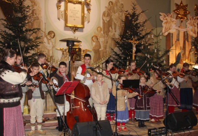 "Mała Jetelinka" z Jaworzynki koledowała w kościele w Pogórzu