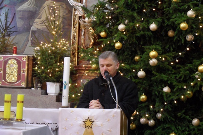 Żywa szopka, ognisko i gorący barszcz