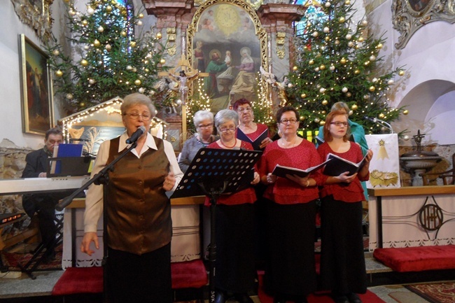 Żywa szopka, ognisko i gorący barszcz