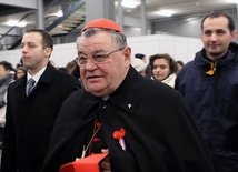 Kardynał i jego biskupi pomocniczy w kwarantannie