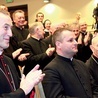 Biskup nominat Leszek Leszkiewicz między biskupami Władysławem i Stanisławem