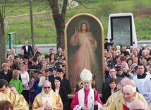  Przez pół roku tysiące ludzi, cała diecezja, szło za Jezusem Miłosiernym 