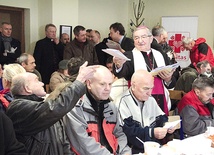  Metropolita osobiście wręczał zgromadzonym napisane przez diecezjan listy