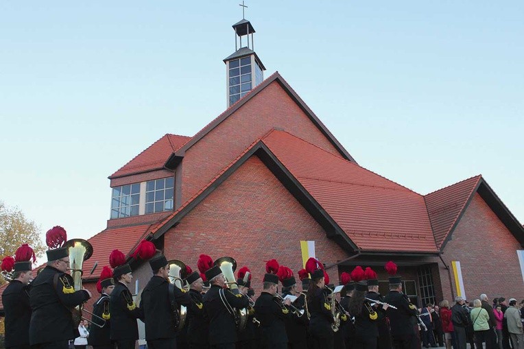 24 października – poświęcenie kościoła św. Jacka w Sośnicy