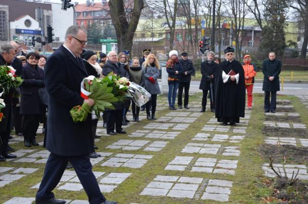 Odsłonięcie tablicy upamiętniającej ofiary TG