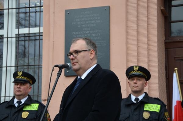 Odsłonięcie tablicy upamiętniającej ofiary TG