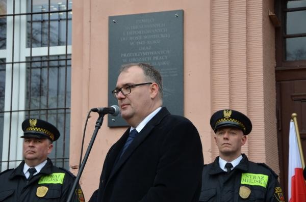 Odsłonięcie tablicy upamiętniającej ofiary TG