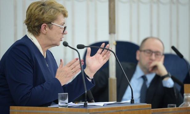 Senat: Ponad 8 godzin o sześciolatkach 