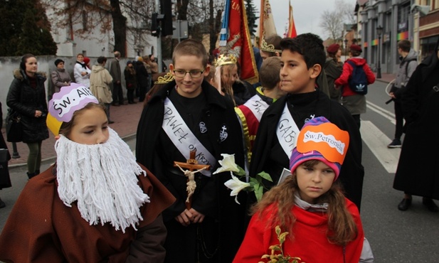 W tym roku po raz pierwszy w procesji ku czci św. Wiktorii i Eucharystii uczestniczyło kilkadziesiąt osób w strojach swoich patronów - świętych i błogosławionych