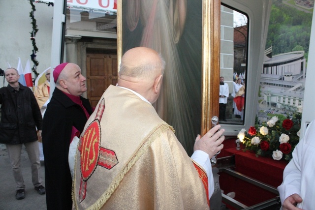 Znaki Bożego Miłosierdzia w konkatedrze w Żywcu