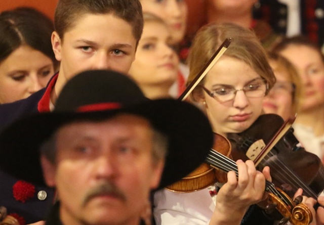 Góralska kolęda w kościele w Straconce