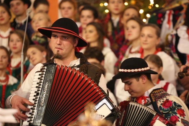 Góralska kolęda w kościele w Straconce