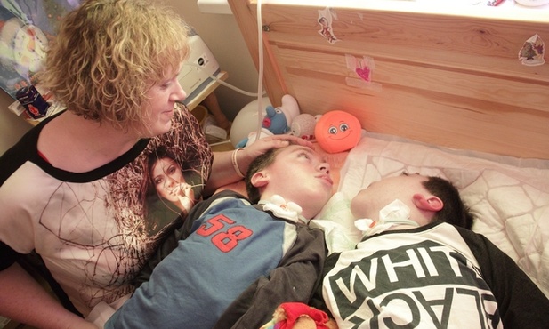 Pracownicy domowego Hospicjum Pomorze Dzieciom na wezwanie są gotowi pokonać ponad 100 km w jedną stronę nawet kilka razy w tygodniu. Potwierdza to Sylwia Pluto Prondzyńska, matka bliźniaków będących pod opieką placówki 