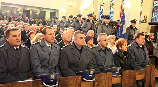 Dziś widok policjanta w kościele nikogo nie dziwi, ale 25 lat temu wzbudzał zainteresowanie  nawet ogólnopolskich mediów