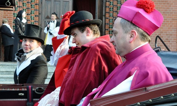Prymas przyjechał dorożką
