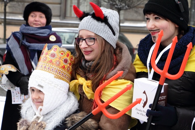 Krakowski Orszak Trzech Króli 2016 - człony niebieski i zielony