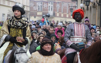 Tarnowski Orszak Trzech Króli bardzo licznie zgromadził mieszkańców miasta, jak i okolicznych miejscowości