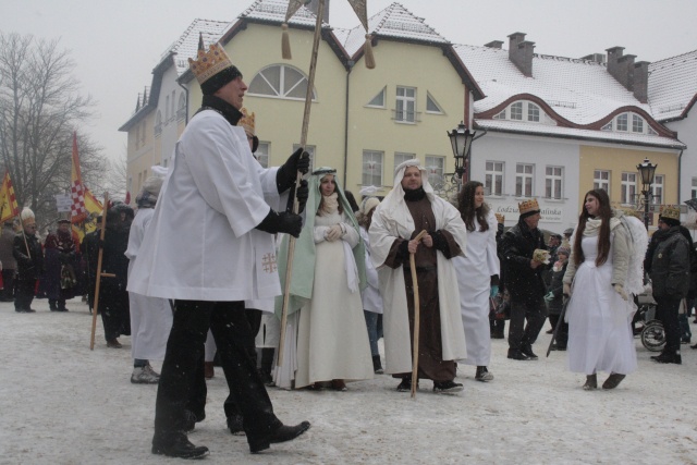 Złote korony i górnicze pióropusze