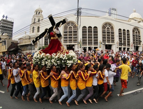 Filipiny: Procesja z figurą Czarnego Nazarejczyka